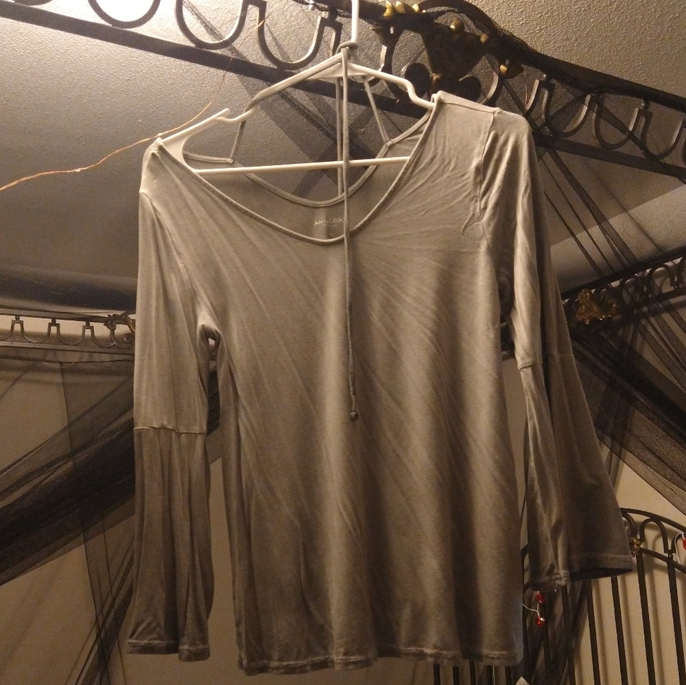 Loose Fit Flowy Sleeve blouse